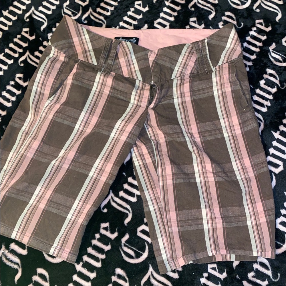 Plaid big booty shorts 🙃